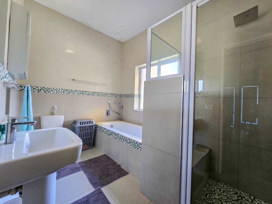 6 Bedroom Property for Sale in Stilbaai Oos Western Cape